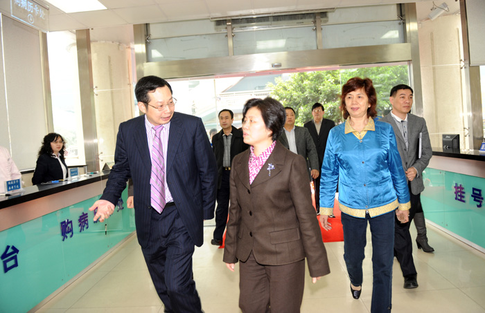 2010年3月，副省長陳樺來我院調研參觀